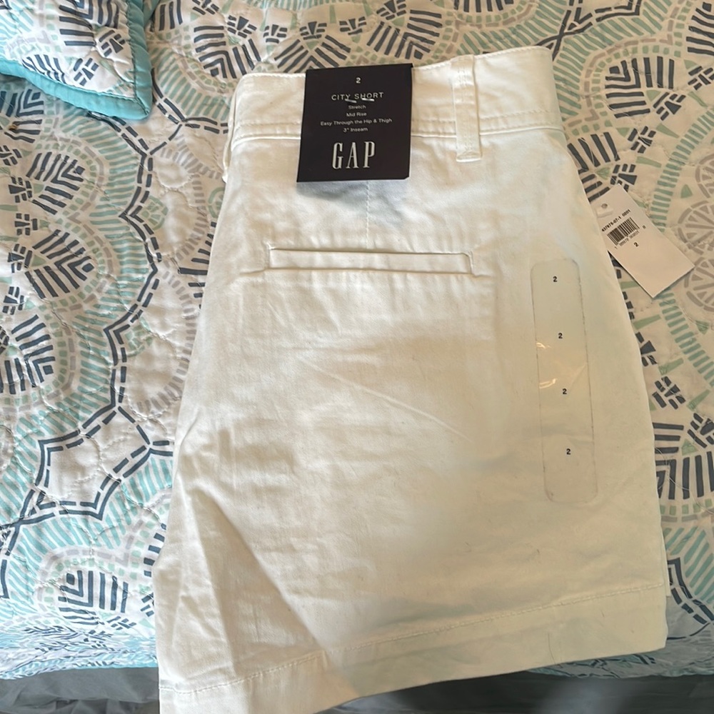 Gap shorts, new with tags